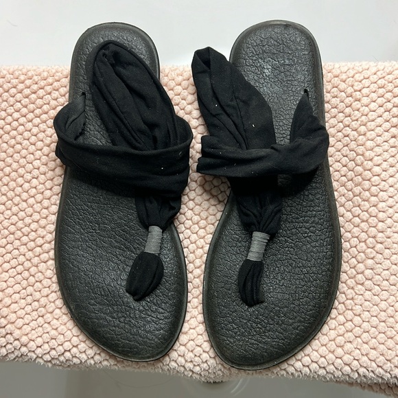 Sanuk women’s sandals - Picture 1 of 3